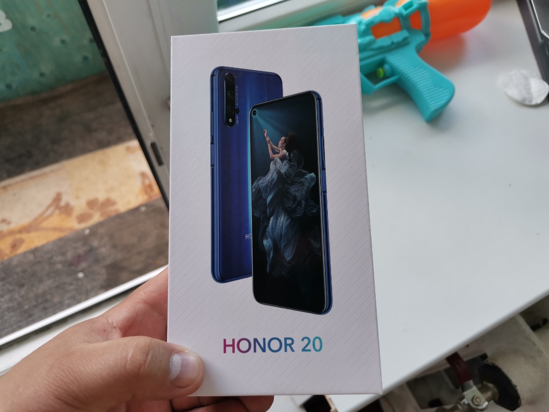     Huawei Honor Magic V2    5G 16   256   Snapdragon 8 Gen2 Android 792      500  Face ID  