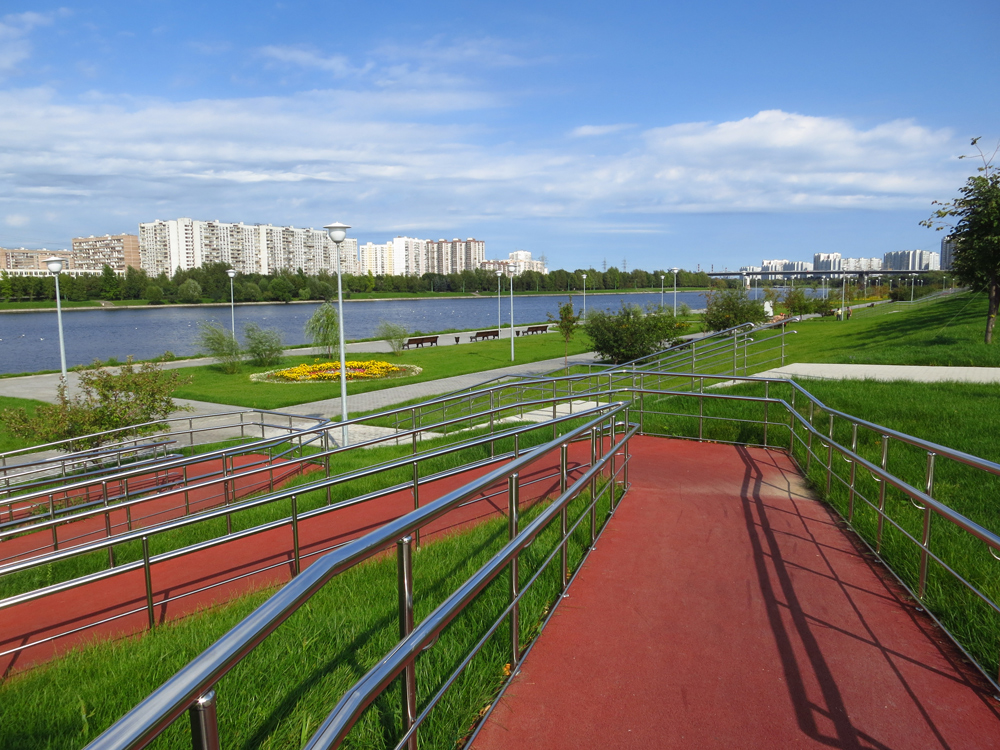 Московский немалый. Парк Братеевский каскадный парк. Каскадный парк Борисовские пруды. Братеевский каскадный парк в Братеево. Парк Братеевская набережная.