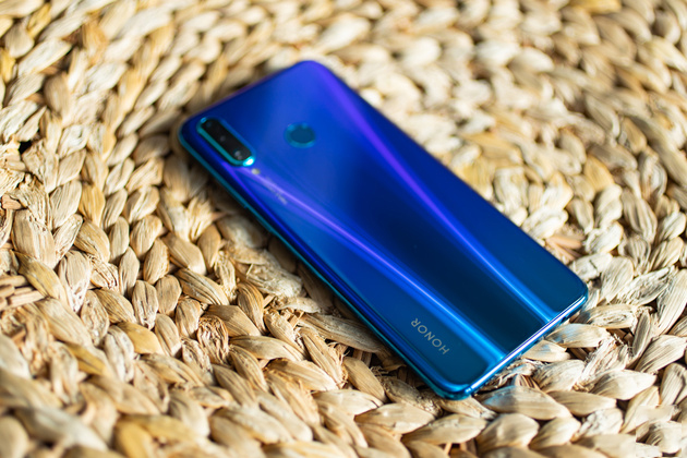 Honor 20 lite. Honor 20 Lite расцветки. Смартфон Honor 20 Lite 4 градиент. Хонор 20 Лайт аксессуары в коробке. Сколько стоит Honor 20 Lite.