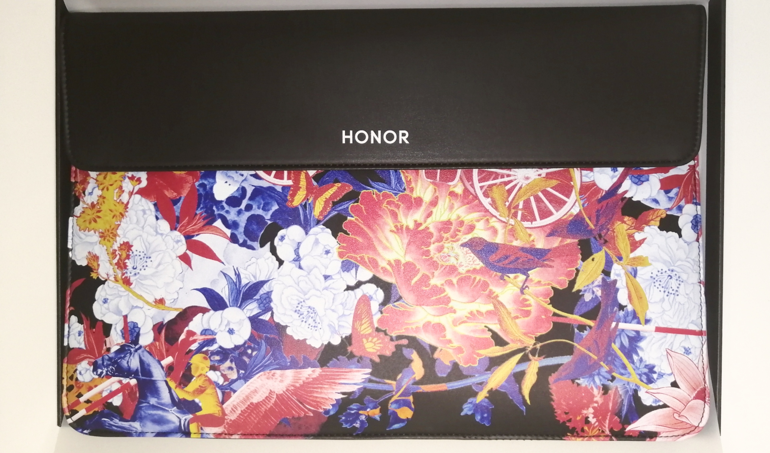 ОБЗОР-Лимитированный-кейс-для-HONOR-MagicBook-или-Мой-приз
