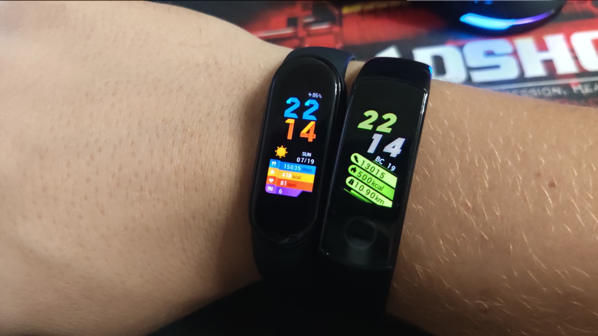 Honor band 6 обои. Xiaomi mi Band 5. Honor mi Band 5. Хонор банд 5 на руке. Mi Band 5 vs.